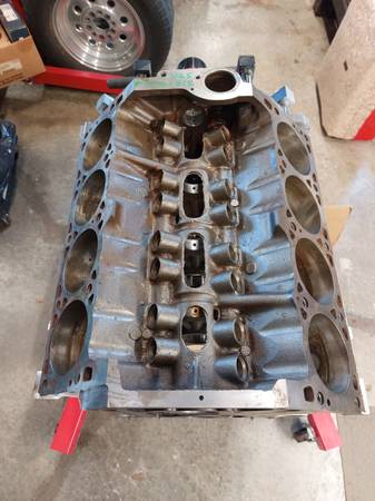 Mopar 318 engine block 1