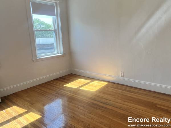 $2,550 / 2br - NO Fee/ No Sec! Top-Floor Two Bed with new kitchen. Great location! (Brighton)63797254901761123