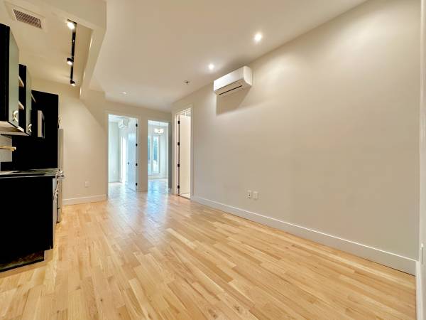 $4,170 / 3br - SUNNY THREE BEDROOM, 2 FULL BATHROOMS AND OUTDOOR SPACE! ELEVATOR! (Bushwick)63912045412354121
