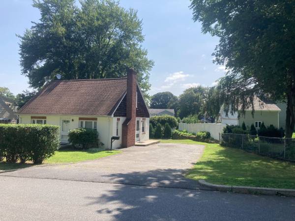 $3,750 / 3br - 1400ft2 - House - Single Family - Parking- Large Yard (Waltham)63797280789633120