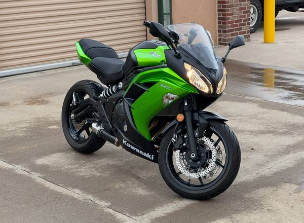 2014 Kawasaki Ninja 650 ( only 4k miles ) like new condition 1