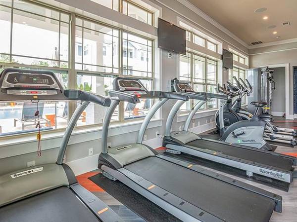 $1,700 / 3br - 1410ft2 - Washer & Dryer in Unit, Fully-Equipped 24 Hour Fitness Center63685998197763121
