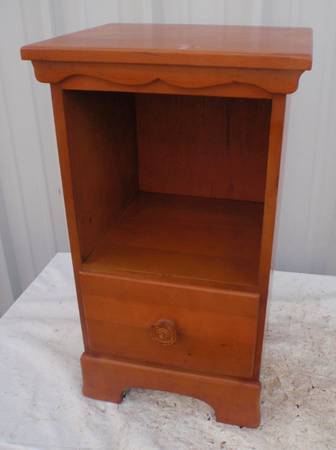 Nice Wood End Table Night Stand w Drawer 1