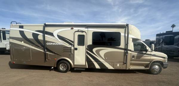 2008 Coachmen Concord Motorhome 300 TS Class C 1