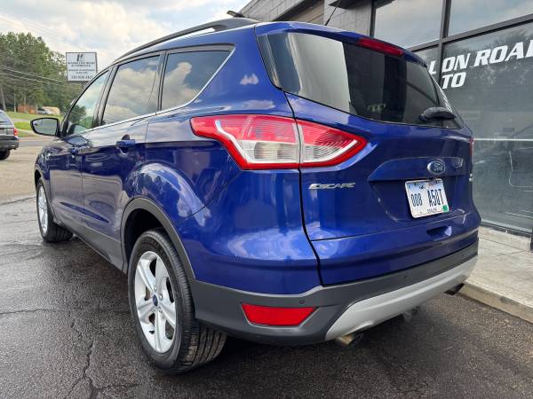 2016 Ford Escape SE 4WD 1 Owner  No Rust Back Up Camera 143,000 Miles - $5,895 (Akron)63435915046529123