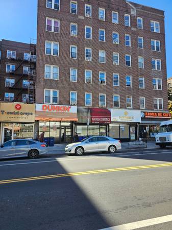 42-15 81TH STREET STORE FOR RENT  6600.00  HIGH TRAFFIC ALL TRAIN 1