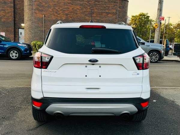 2018 Ford Escape SE 4WD CarFax limpio 2 dueños - $6,200 (Brooklyn)63654717658371124