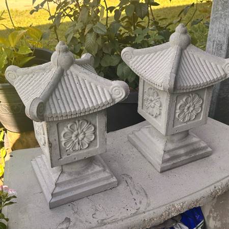 Concrete lantern pagoda 1