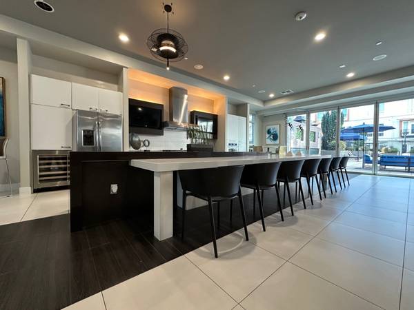 $4,935 / 3br - 1426ft2 - ROOFTOP PATIO | WASHER/DRYER | AC/HEAT | GAS STOVE | BREAKFAST BAR (san jose north)64049799400963124