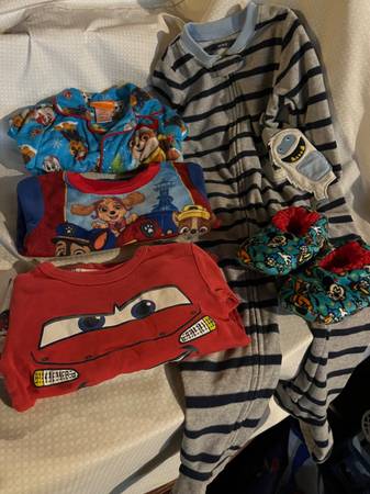 TODDLER BOY SLEEPWEAR - SIZE 2T 1