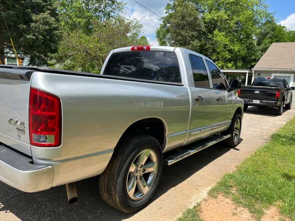 En venta RAM 1500 del 2006, cabina cuádruple 4x4, 5.7 hemi - $7,000 (Woodstock)63612732405377124