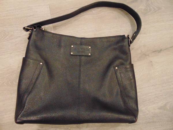 FLATTERING BLACK KATE SPADE NEW YORK HAND BAG 1