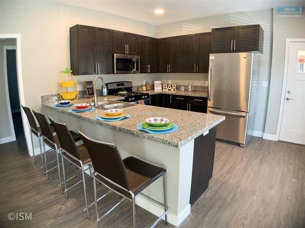 En-suite bathrooms in each room, Community BBQ area, 1/BD 1/BA 1