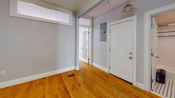 $2,495 / 2br - Roxbury 2 Bed/2 Bath Apartment | Near Newmarket (Roxbury)63699236287107123