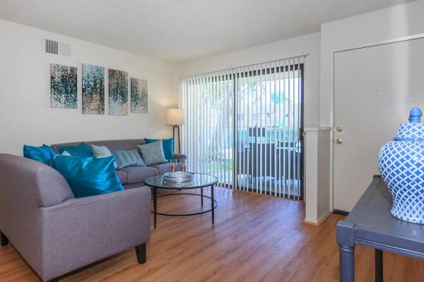 $2,399 / 2br - 836ft2 - Transporte público cercano, centro de fitness, lavavajillas (Santa Clarita)63840114581763123
