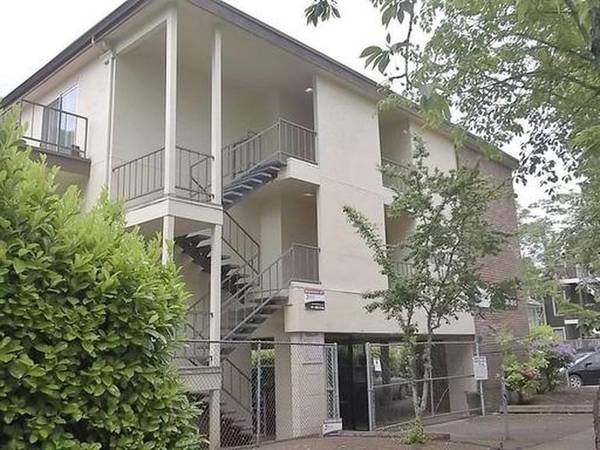 Affordable 2 Bed/ 1 Bath Close to Campus 1