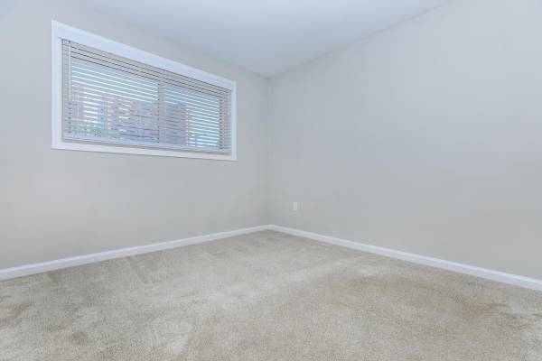 $2,620 / 3br - 1175ft2 - Two Play Areas, Reserved Parking Available, 3/BD 2/BA (4820 Kenmore Avenue, Alexandria, VA)63895919895811122
