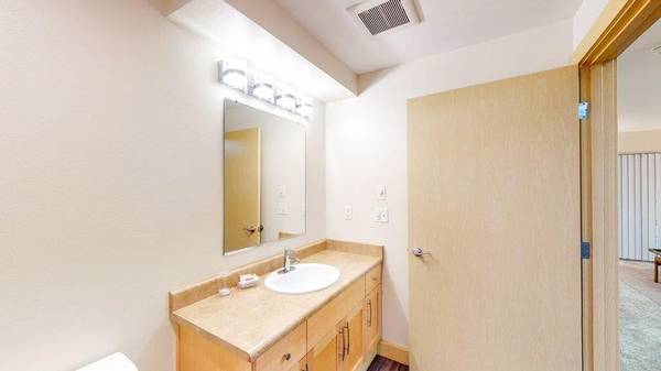 $1,423 / 512ft2 - Spacious and beautiful. Consider your new Studio/ 1 bath found! (Tacoma)63807984340739122