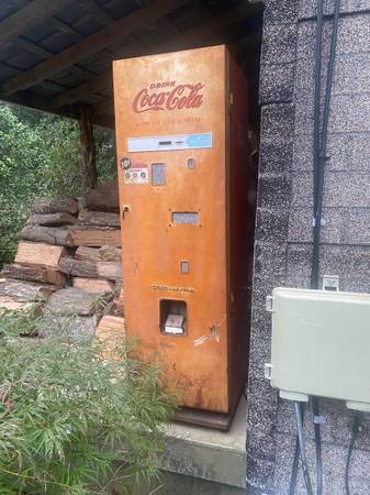 Coke machine /refrigrator 1