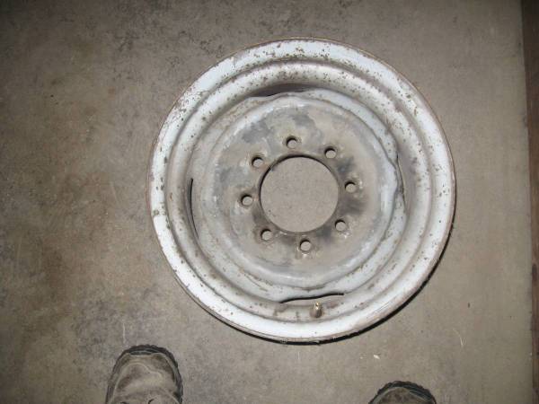 Ford 250 7.5" x 16"  8 Bolt Rim 1
