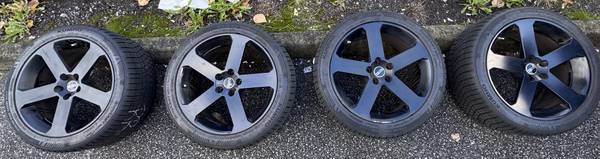 Range Rover Winters - Redbourne (Blk) 20x9.5 on 275/40/20 Kumho Winter 1