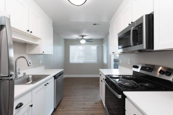 $2,683 / 2br - 1018ft2 - Quartz countertops, Plush carpets, Dry sauna (hayward / castro valley)63682779063171121