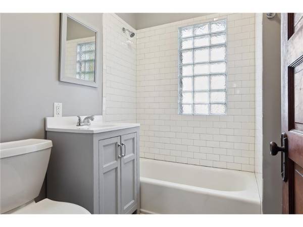 $1656.00 / 2br - For Rent: Spacious 2BR/1BA Unit in the Heart of Saint Paul63666930771329124