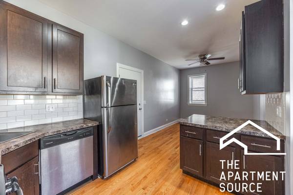 $2,700 / 2br - Newly Renovated Condo Style 2-Bedroom 2-Bath Uptown Great Space (Uptown)64041810342914122