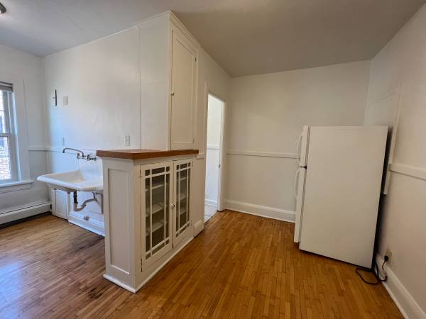 $945 / 400ft2 - Sunny Peaceful Studio Apartment at Summit View! 1335-6 (St.Paul, STP, Saint Paul, Summit Hill)63990529720963121