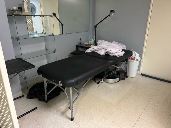 Massage table 1