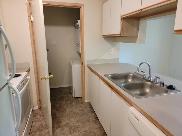 $1,875 / 2br - 980ft2 - Cats Allowed, Indoor Heated Pool, Gym On-Site, Reserved Parking! (Bellingham)63509650234755122