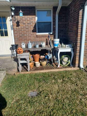Miscellaneous garden items all together price. 1