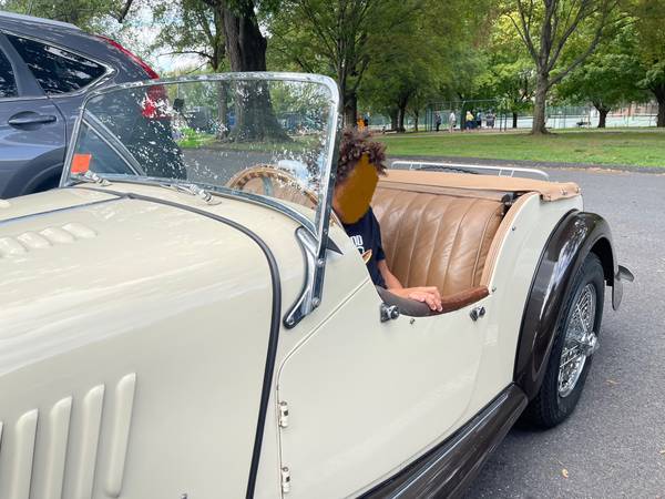 Morgan plus 4 1959 cookies n cream - $35,000 (Chevy Chase)63618541092865122