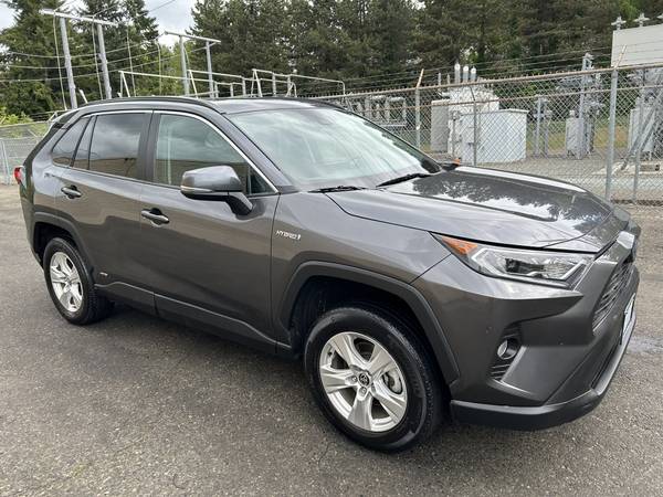 2021 Toyota Rav4 XLE Híbrido 4WD --1 dueño, título limpio, techo solar-- - $28,995 (kirkland)63613978538499122