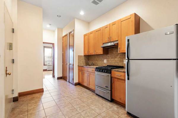 $1,100 / 1br - 800ft2 - *Fantastic 1X1 BR 800-SQFT unit Apartment  located in Park Slope* (Brooklyn, NY)64033293080195121