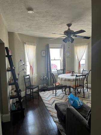 $900 / 1br - FL#1 ROOMMATE WANTED / CLOSE TO WONDERLAND TRAIN STATION (BLUE LINE) (REVERE)63856229692163122