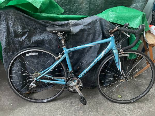 GIANT OCR3 ROAD BIKE 1