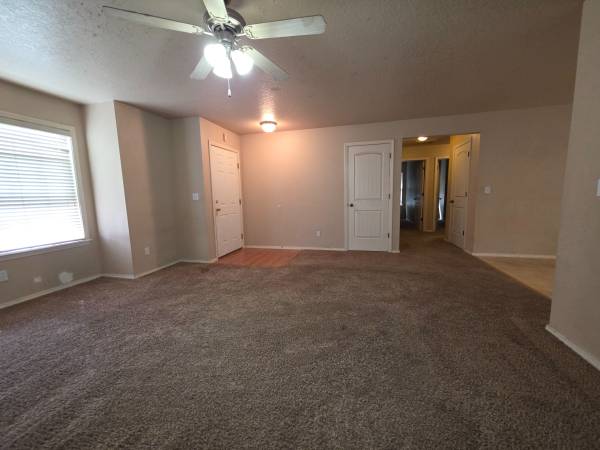 $1,895 / 3br - 1300ft2 - Next Door To Fine Dining and Shopping!1091 N. Nichole Ave. Boise (Boise)63981532573570122