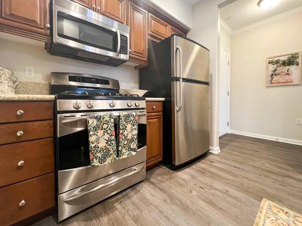 $3,245 / 3br - 1613ft2 - Gorgeous Riverside Living-3 BR Condo with Resort Pool & Spa (Downtown Riverside)64028082178945124