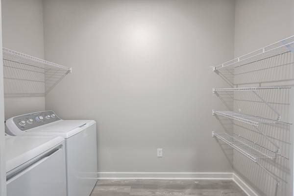 $1,365 / 1br - 🚨 Great Deal Alert at East Forest Park! 🚨 (Dickson)63680175615361124