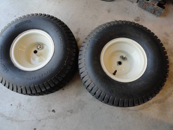 Dos juegos de neumáticos y llantas traseras Cub Cadet - $40 (Liberty Center, Ohio)62972004147073124