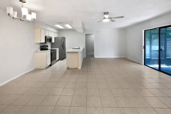 $640 / 2br - 992ft2 - $640 / increíble 2 habitaciones / Enfoque en espacio y practicidad (Jacksonville)64005270191489121