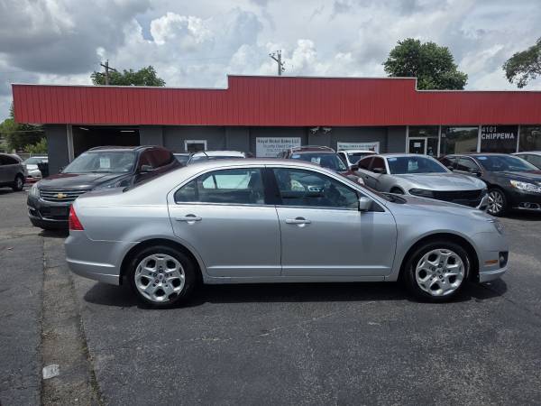 2011 FORD FUSION SE - $4,750 (Saint Louis)63621361827329123