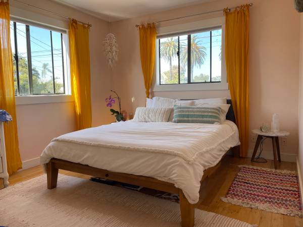 $1,750 / 3br - Private room with natural light & walk-in closet (Venice)63666014327681120