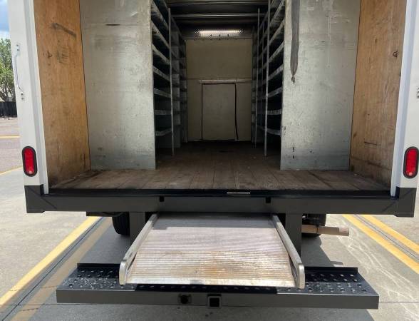 2017 Ford E-350 Super Duty Cutaway Box Truck Dually 1 Owner - $10,000 (Largo)63443850350467122