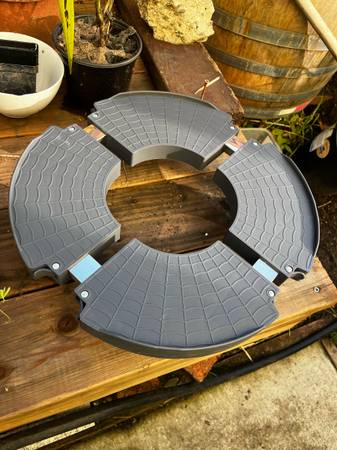 Plant caddy adjustable on wheels 1