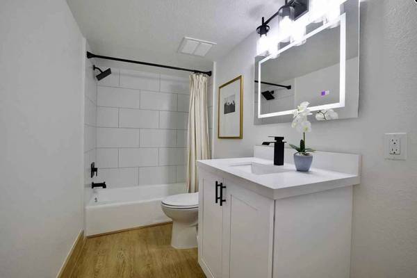 $546 / 4br - 💼 Configuración profesional — Incluye baño privado (Thornton, CO)63679424048513121