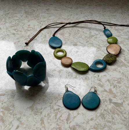 BEAUTIFUL THREE-PIECE TAGUA NUT JEWELRY 1
