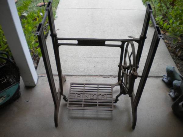 Singer Steel Treadle Sewing Machine Slim Type Base 1