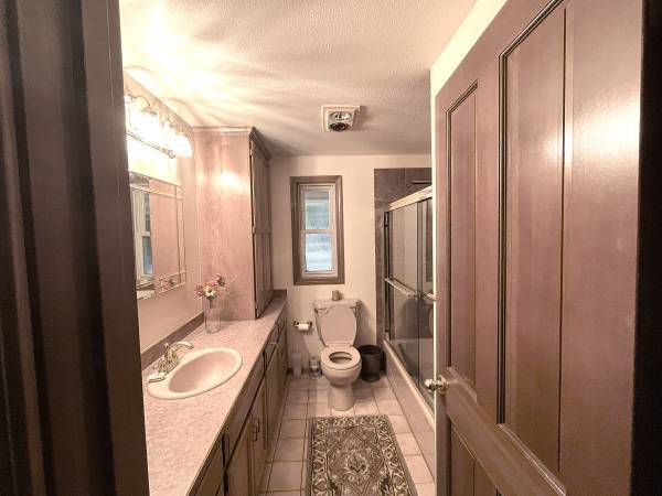 $850 professional household seeks housemate in safe, quiet Medina home (79th Ave NE, Medina, WA 98039)63838110382337121